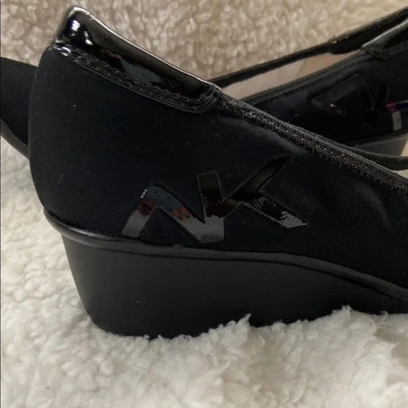 Anne Klein Sport Black Flexible Flats Size 8 - Picture 4 of 6